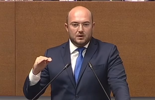 Депутат от ГЕРБ: Кирил Петков и Костадин Костадинов зачеркнаха достойнството си