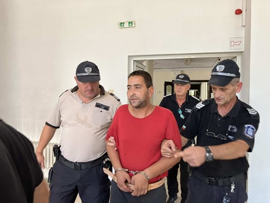 Оставиха в ареста обвинения за убийството на пазара в Кърджали