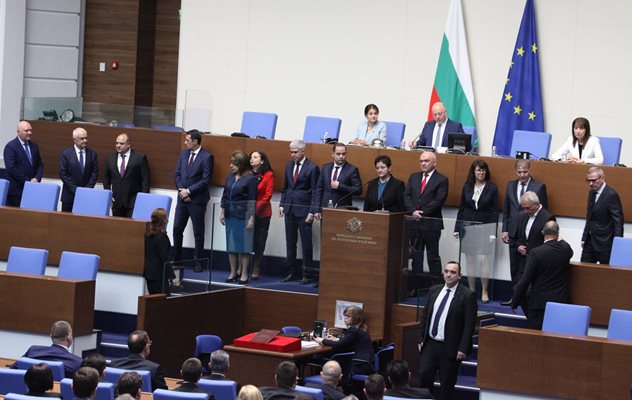 Служебният кабинет дошъл на власт с близо 5 млн. лв. лични спестявания (Обзор)