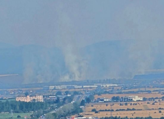 Овладян е пожарът край Нови хан