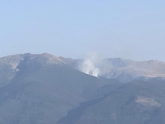 Пожар гори в труднодостъпна част на Рила