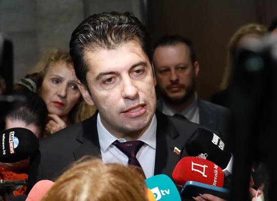 Кирил Петков: „Възраждане“ прокараха фашистки текст в образователния закон