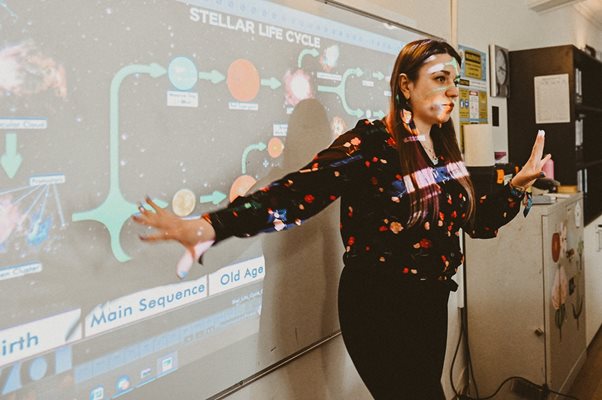 Възможност за стипендия „Никола Тесла“за бъдещ осмокласник в гимназия SMART Science