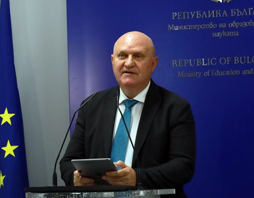 Министър Цоков: Над 700 000 ученици ще влязат в клас през новата учебна година