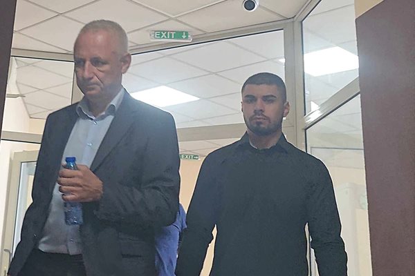 С 53 км/ч ученик не можа да спре на зебра и прегази бившата си зам.-директорка. Защо синът й одобрява присъдата