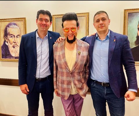 Миска от “Ергенът”, Евгени Минчев и доц. Мангъров искат в парламента