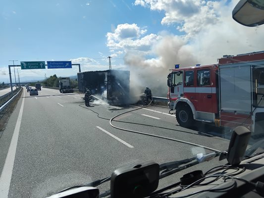 Камион се запали на магистрала „Струма“ край Бобошево