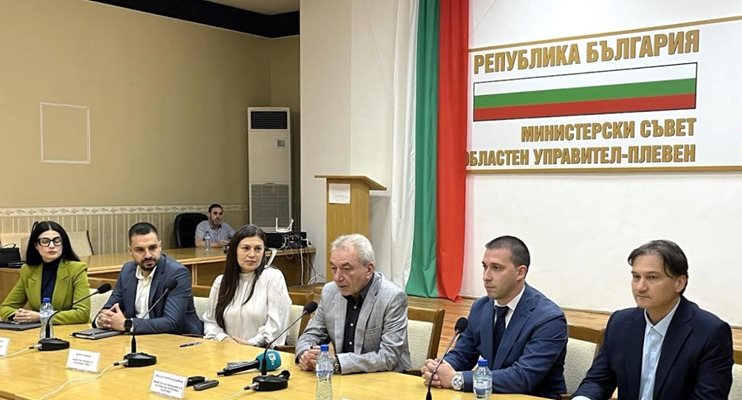 Министър Карадимов : Утре започва изграждането на доверения код на машините за гласуване