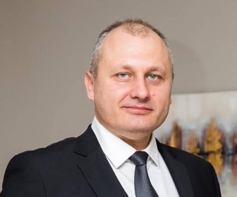 Министър Мундров: Моят телефон е извън гаранция, но работи добре