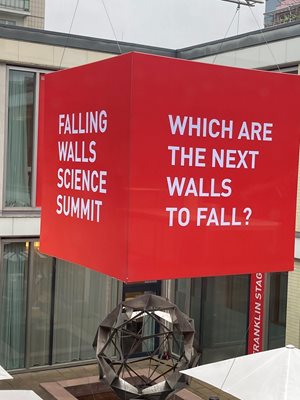 Авангардни технологии заменят нефта, превръщат боклука в строителен материал, наблюдават тялото отвътре