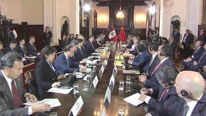 Си Дзинпин се срещна с президента на Перу