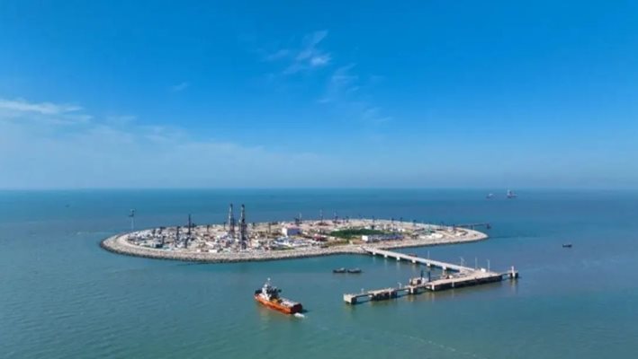 „Радио Китай“: Първото морско газохранилище в Китай започна работа