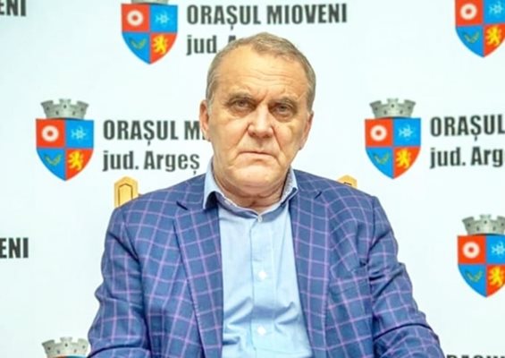 2000 на протест в Букурещ срещу класирането на Джорджеску на втория тур на президентските избори