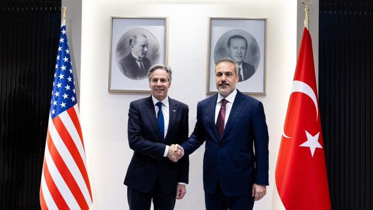 Блинкън зове от Турция Сирия да остане светска държава