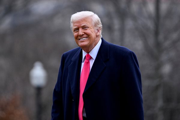 Със Спондж Боб меме Тръмп се присмя на федералните служители