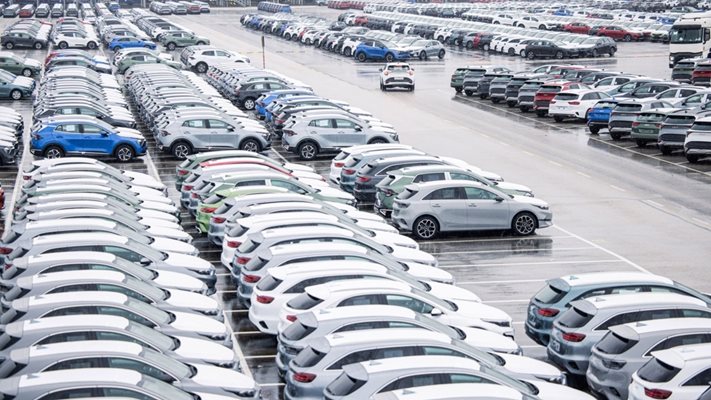 Спад на регистрираните нови автомобили в ЕС и България през януари и февруари