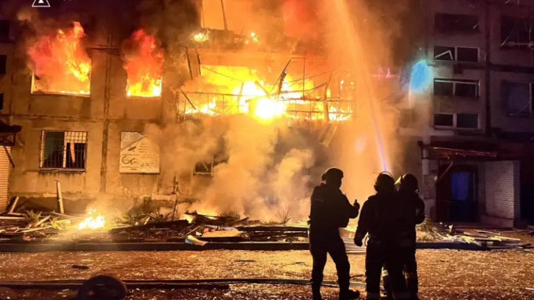 Дронове летят по Украйна и тази нощ