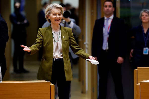 ЕК иска всеки да се запаси с храна и вода за 72 часа в случай на криза (Обзор)