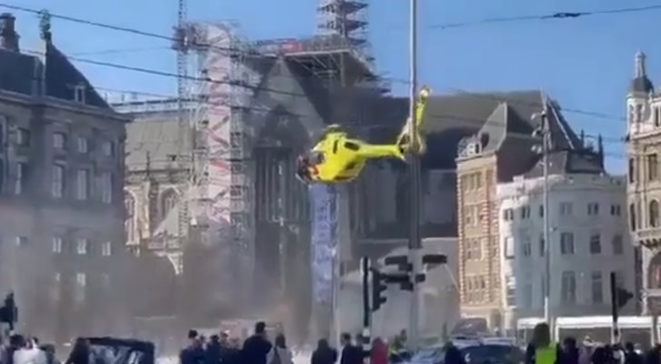 Нападателят е сред петимата ранени при атаката в Амстердам, случаен минувач го заловил (Видео)