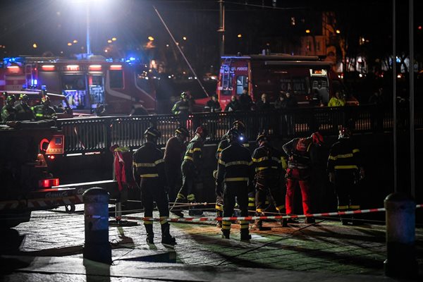 Туристически автобус падна в река в Италия, шофьорът е загинал (Видео, снимки)