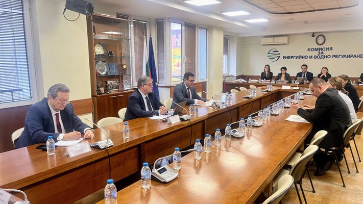 На първо заседание на новия председател на КЕВР: 14% по-ниска цена на газа