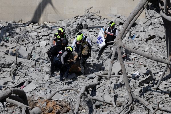 Израел твърди, че Иран е изстрелял ракети въпреки примирието