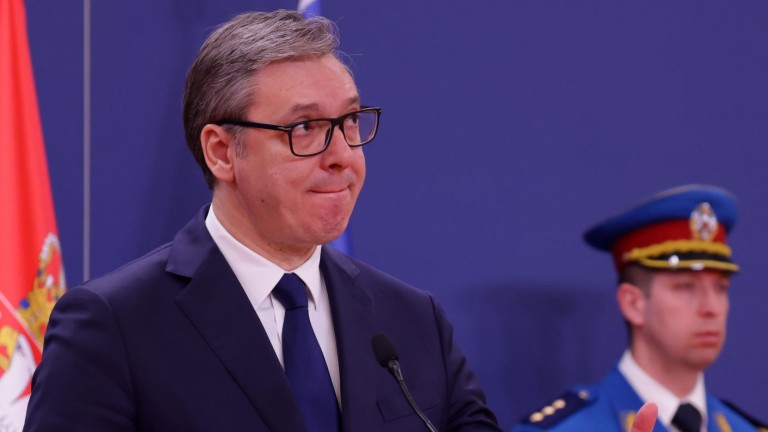 Вучич се оплаква от огромен натиск след спрените оръжейни доставки за Израел