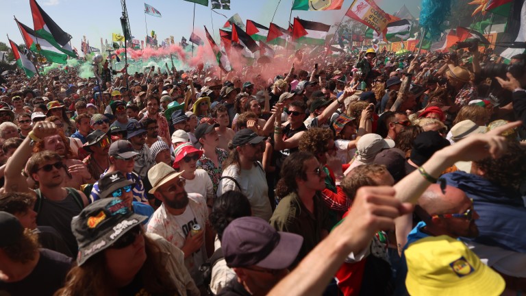 Скандал с антиизраелски скандирания на фестивала Гластънбъри