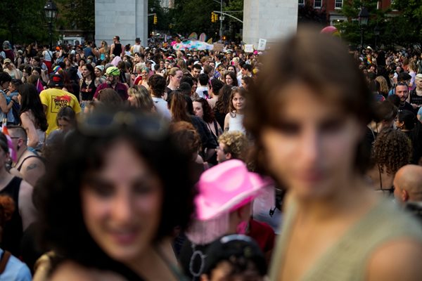 Стрелба на ЛГБТ парада в Ню Йорк, две жени са ранени