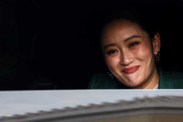 Отстраниха от поста премиера на Тайланд след изтичане на телефонен разговор