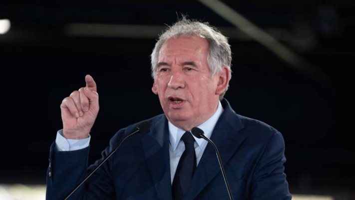 Френският премиер Байру оцеля при нов вот на недоверие