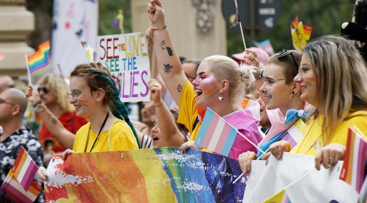Хонконг предлага да се признаят правата на еднополовите двойки, сключили брак в чужбина