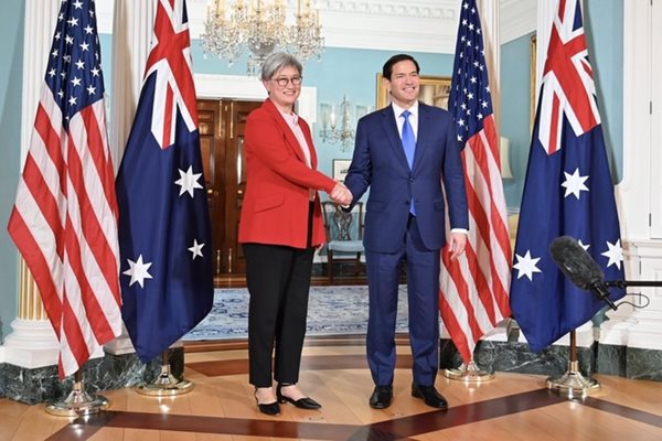 Австралия: Покупката на ракети от САЩ показва ангажимента за повишаване на отбранителните разходи