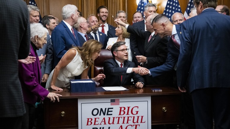 „Големият красив законопроект“ – какво означава това за обикновения американец?