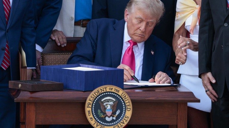 Тръмп подписа „големия красив закон“