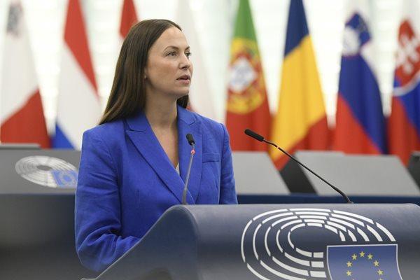 Ева Майдел пред „24 часа“ след вота в ЕП за влизането ни в еврозоната: Мечтата на много българи се сбъдна