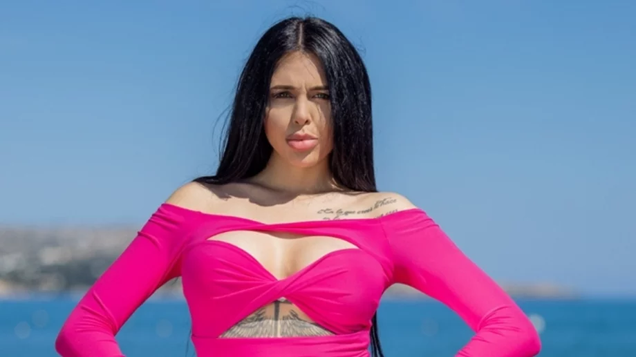 Емили провокира с голи снимки в „Ергенът: Любов в рая“